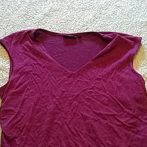 Wine colored sleeveless top - Picture 2 of 2